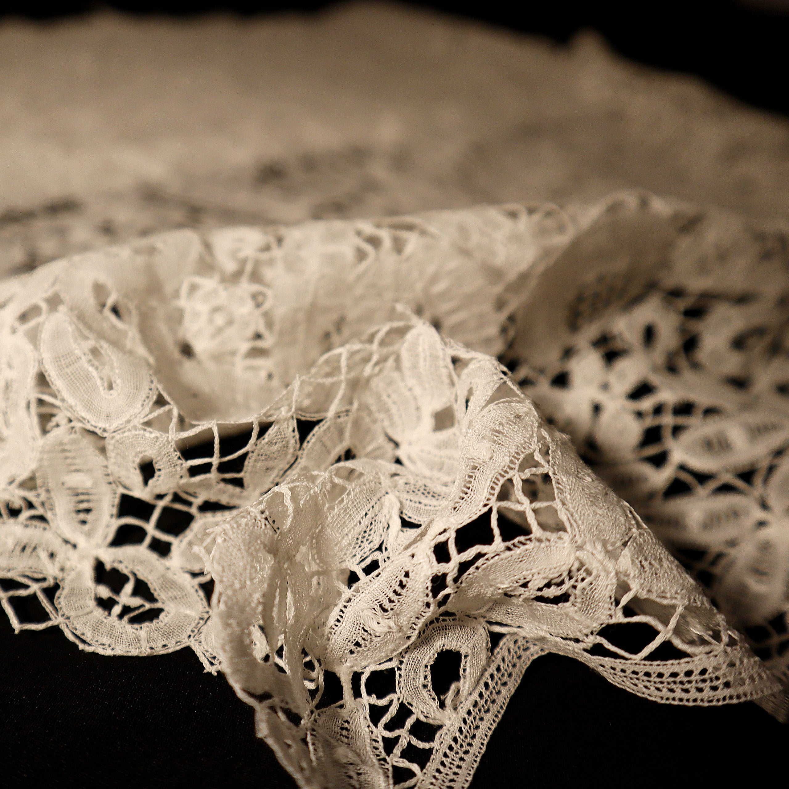Honiton Antique Lace Flounce