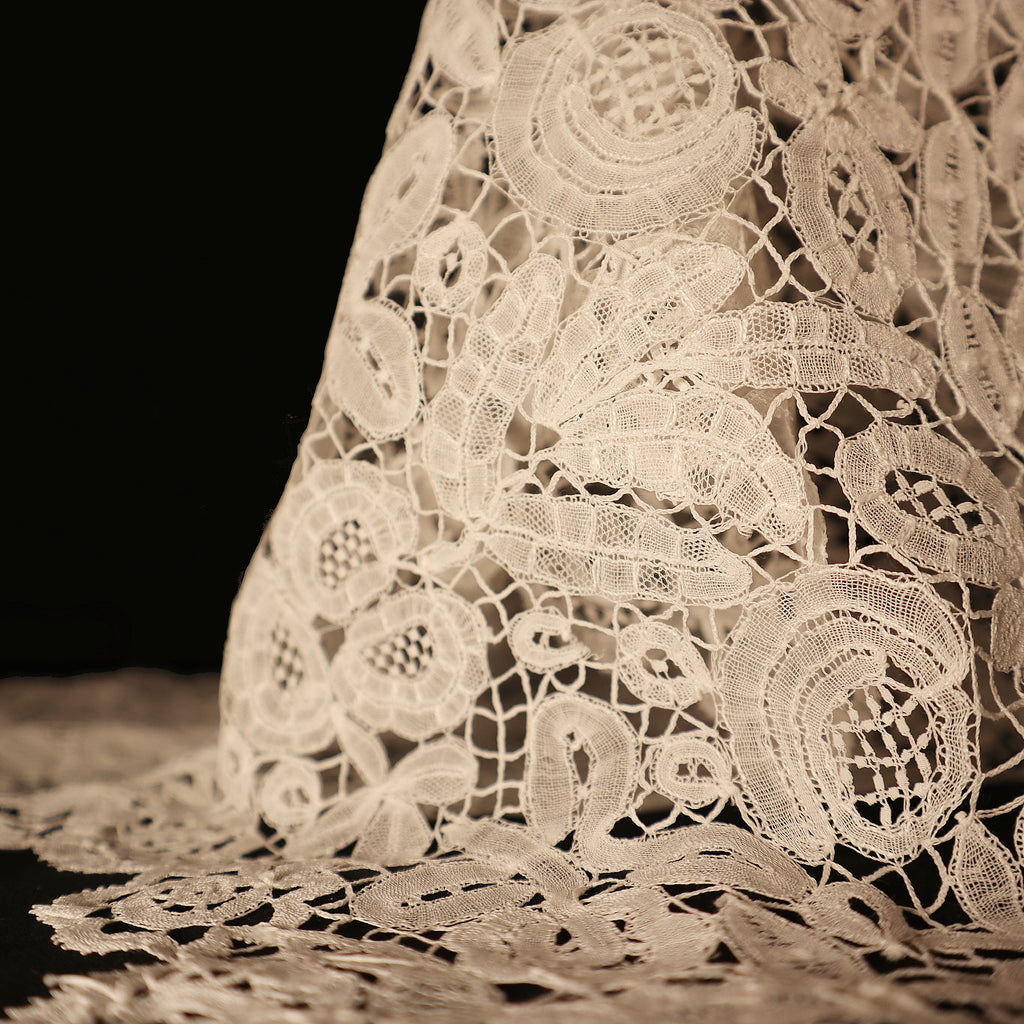 Honiton Antique Lace Flounce