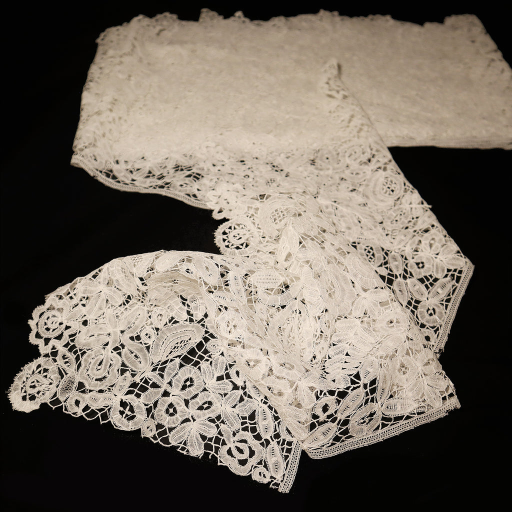 Honiton Antique Lace Flounce
