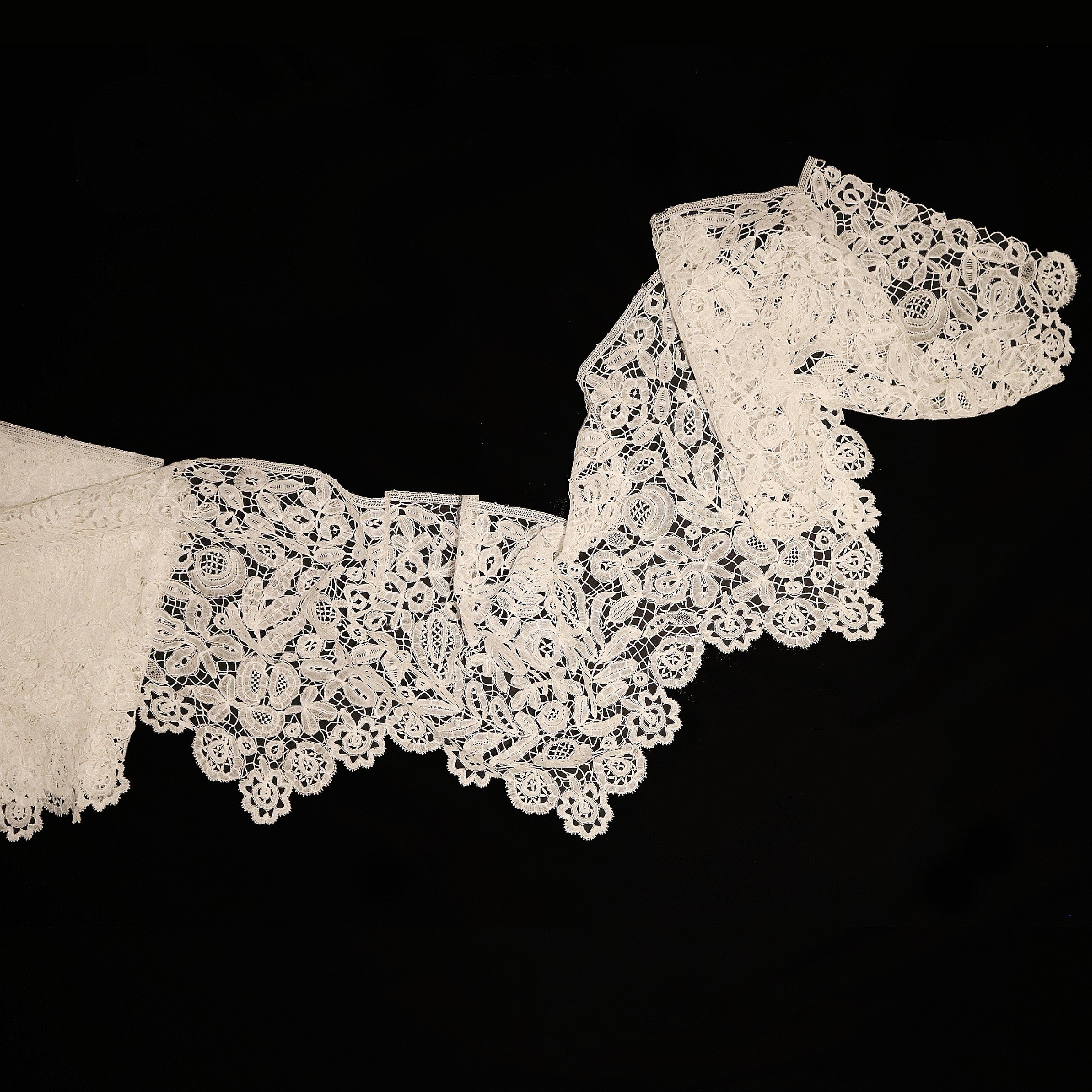 Honiton Antique Lace Flounce