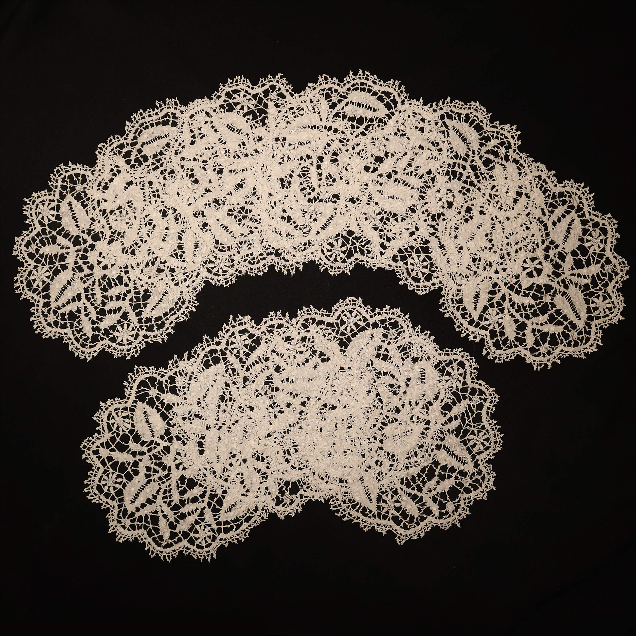Set of 10 Round Bobbin Antique Lace Mats